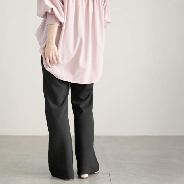 美脚見えストレッチセミフレアパンツ