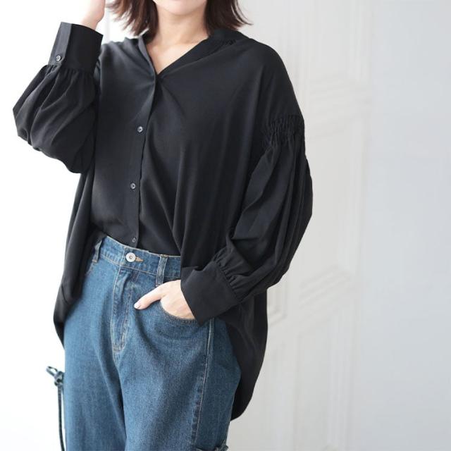 ギャザースリーブVネックブラウス