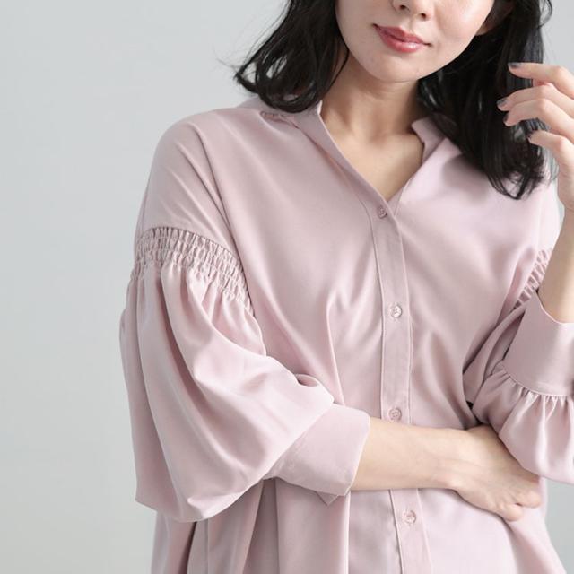 ギャザースリーブVネックブラウス