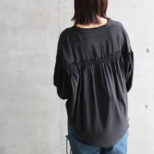 ギャザースリーブVネックブラウス