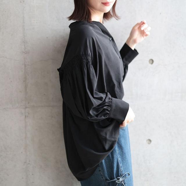 ギャザースリーブVネックブラウス