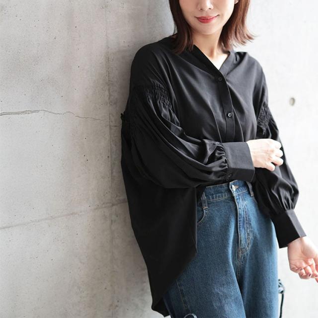 ギャザースリーブVネックブラウス