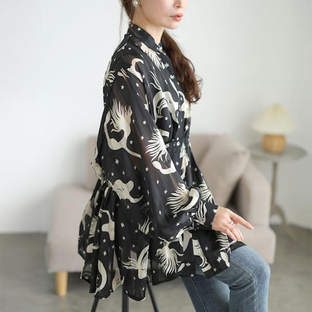 アート柄シャーリングペプラムシアーシャツ