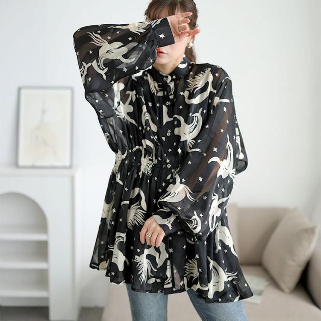 アート柄シャーリングペプラムシアーシャツ