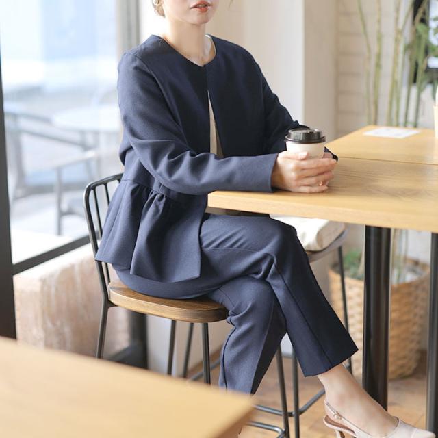 ペプラムジャケット＆テーパードパンツ＆ネックレス付きブラウス3点セット