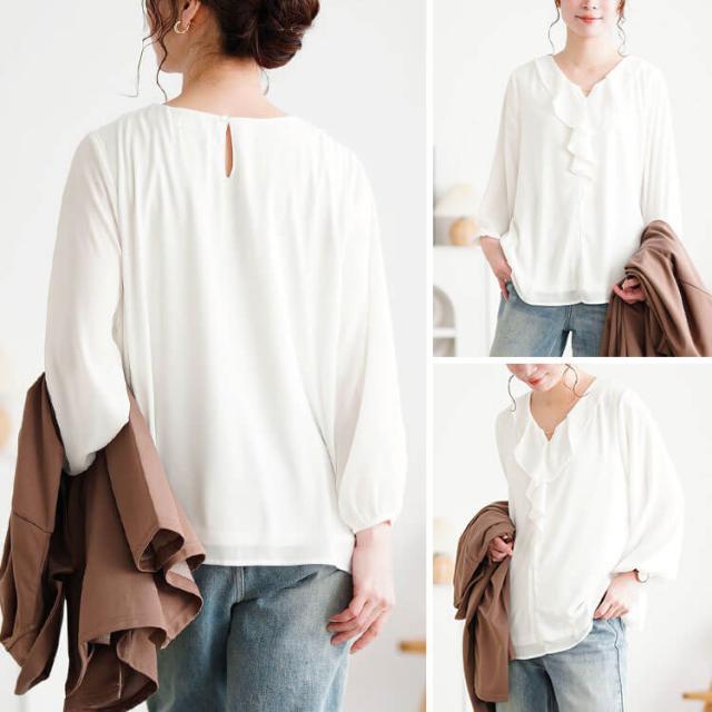 ゴールドパーツ付きラッフルブラウス