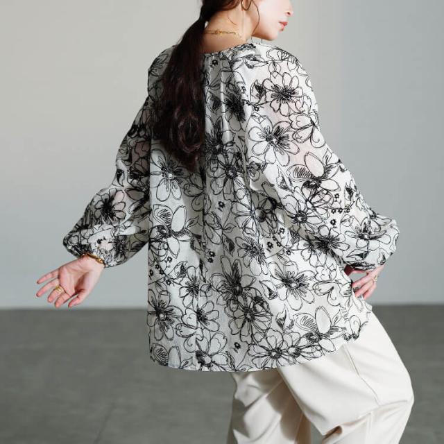 フロッキー花柄オーガンジーギャザーブラウス