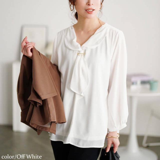 ゴールドパーツ付きラッフルタイブラウス