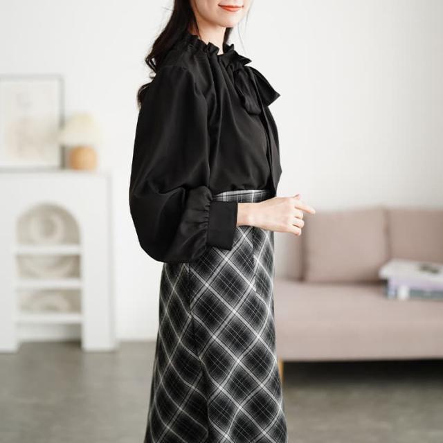 リボンタイフリルカラーブラウス