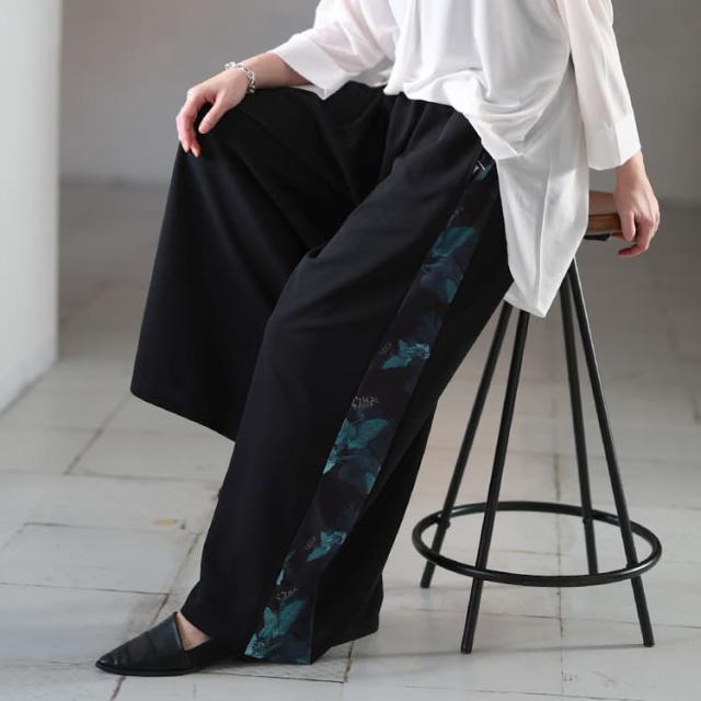 花柄サイドラインワイドパンツ