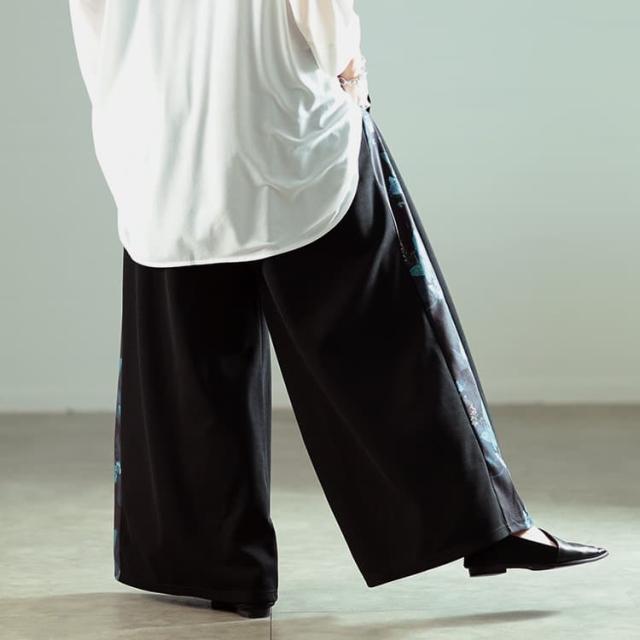 花柄サイドラインワイドパンツ