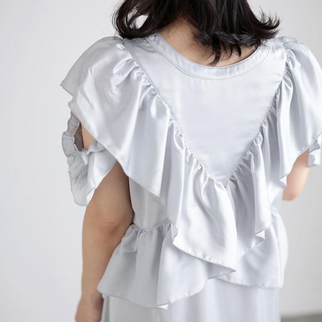 前後2wayサテンフリルワンピース