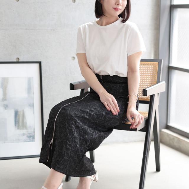 フロントジップエンボスフラワータイトスカート