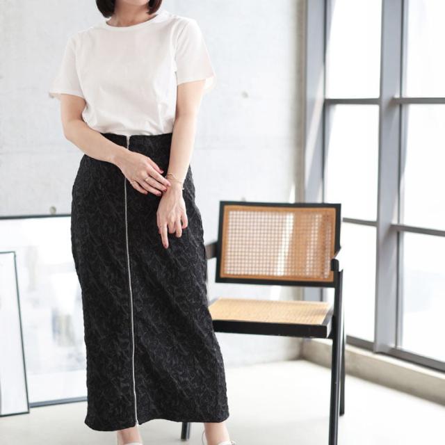 フロントジップエンボスフラワータイトスカート