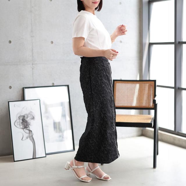 フロントジップエンボスフラワータイトスカート