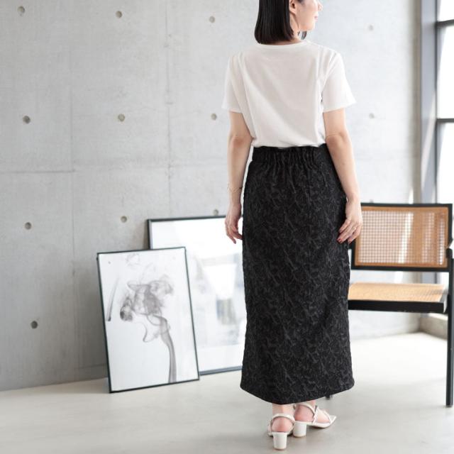 フロントジップエンボスフラワータイトスカート