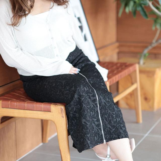 フロントジップエンボスフラワータイトスカート