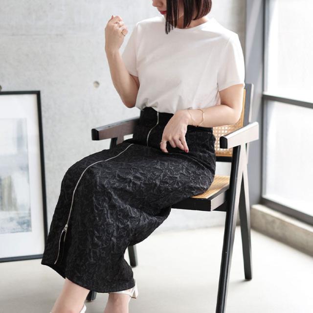 フロントジップエンボスフラワータイトスカート