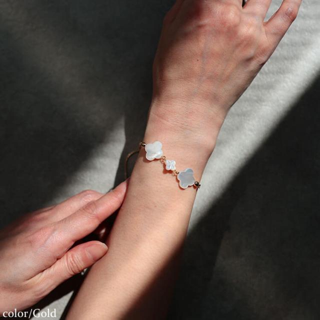 天然シェルクローバーブレスレット