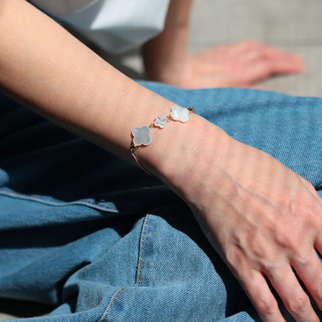 天然シェルクローバーブレスレット