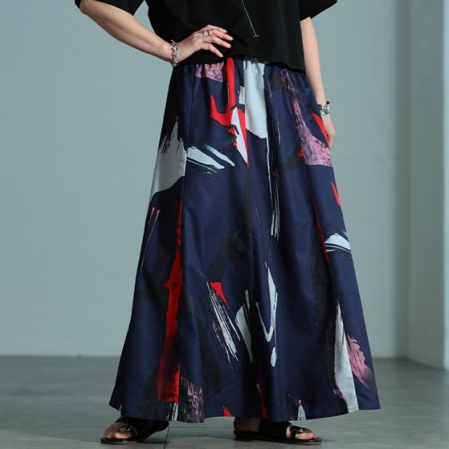 アート柄フレアスカート