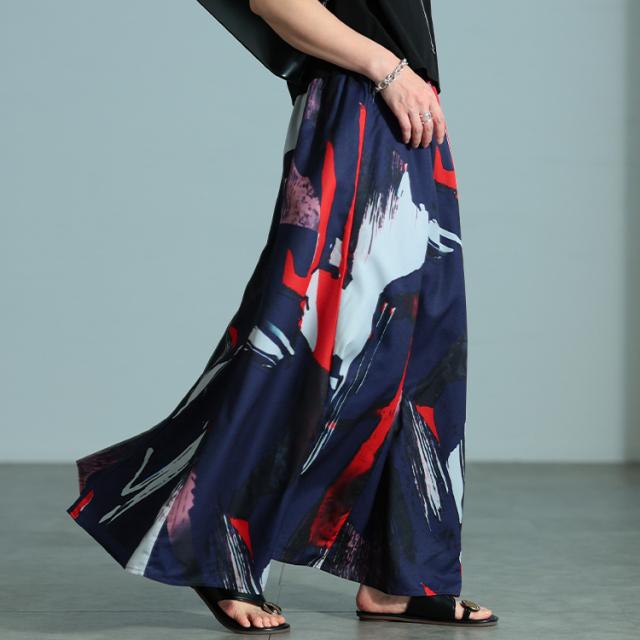 アート柄フレアスカート