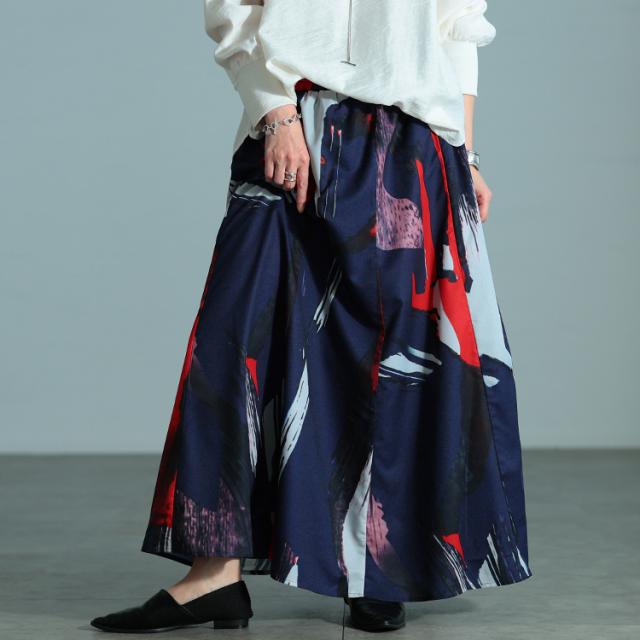 アート柄フレアスカート