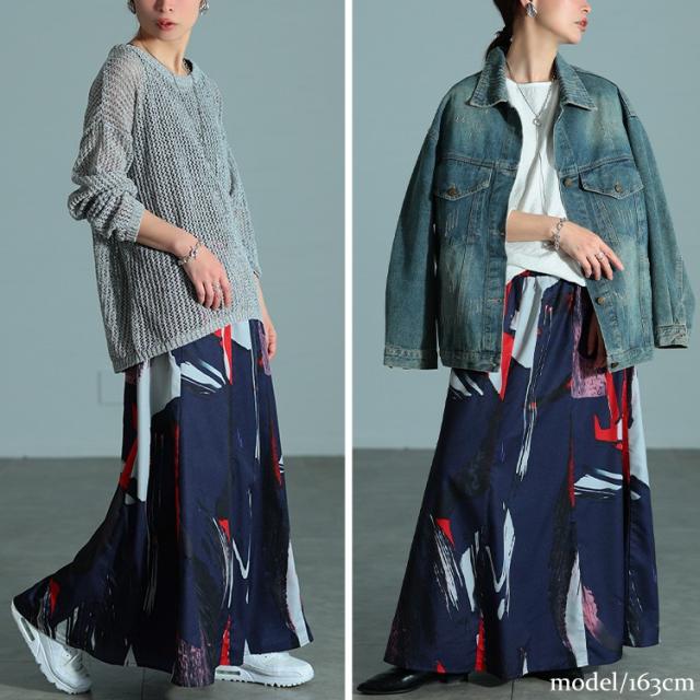 アート柄フレアスカート