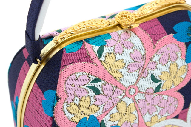 振袖 草履バッグセット 成人式 岩佐謹製 濃紺 ネイビー 金 ゴールド ピンク カラフル 桜 花 三枚芯 京都西陣帯生地 名門 老舗 フォーマル 結婚式 日本製 【フリーサイズ】 振袖 草履バッグセット 成人式 岩佐謹製 濃紺 ネイビー 金 ゴールド