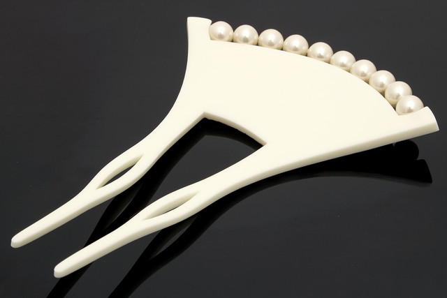 かんざし バチ型 和装 簪 髪飾り 白乳色 オフホワイト 金色 ゴールド 金魚 きんぎょ 手描き フェイクパール フォーマル 髪飾り かんざし ヘアアクセサリー 日本製 kaz6752ig-3281_5.jpg