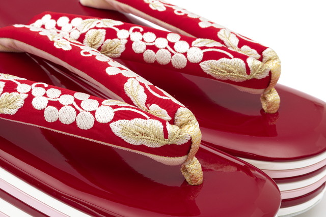 成人式 草履 レディース 厚底 重ね草履 fussa 赤 レッド 白 葡萄 唐草 厚底 モダン 卒業式 振袖 日本製 成人式 草履 レディース 厚底 重ね草履 fussa 赤 レッド 白 葡萄 唐草