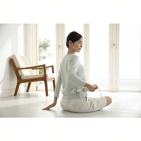 スライヴTHRIVEマッサージャーマッサージ器ハンディ背中首肩腰足マッサージハンディハンディマッサージャーライトベージュ 