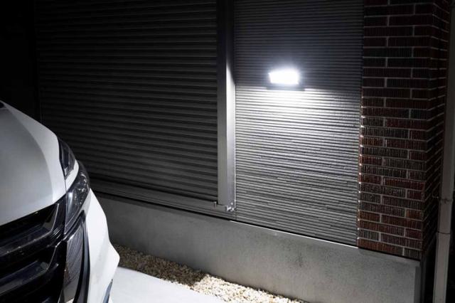 ELPAエルパ防犯用品センサーライト屋外用ライトソーラー式ウォールライト玄関灯デザイン性下方向照射防水アルミウォールライト朝日電器株式会社 