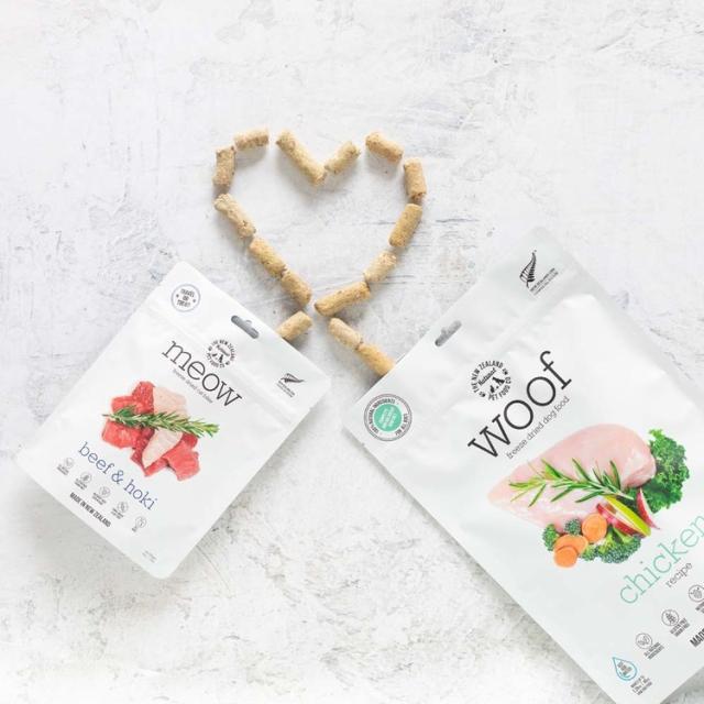 ドッグフード非加熱フリーズドライグレインフリーグルテンフリーWOOFワイルドブラッシュテイル1kgTheNewZealandNaturalPetFoodCo. 