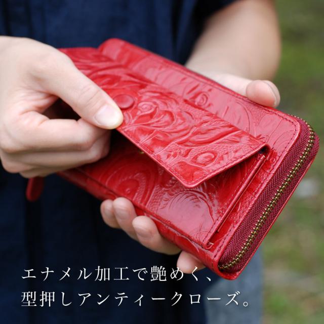 エナメル加工で艶めく、型押しアンティークローズ。