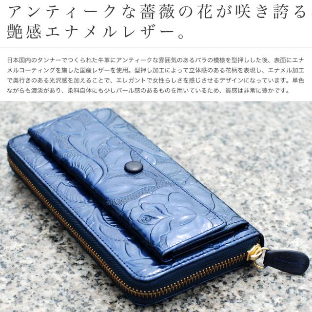 アンティークな薔薇の花が咲き誇る