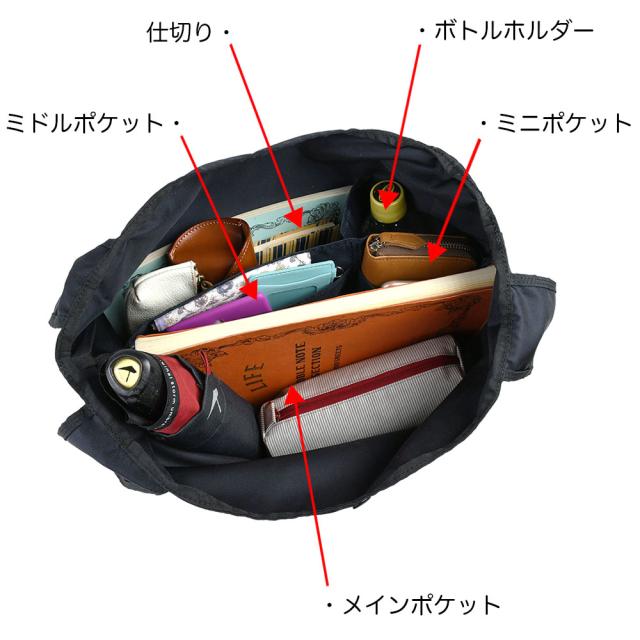 メインポケットの内側には底が繋がっていない仕切りとボトルホルダーがあります。