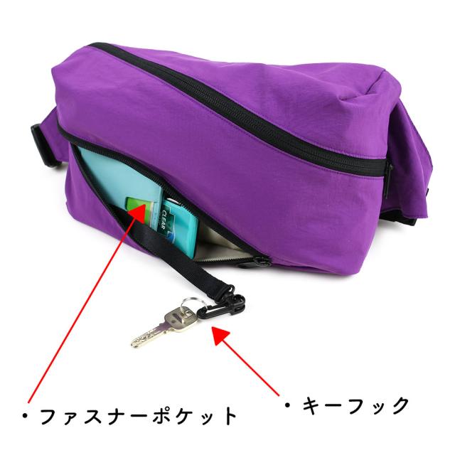 下段のミニファスナーポケットにはベルトの付いたキーフックがあります。