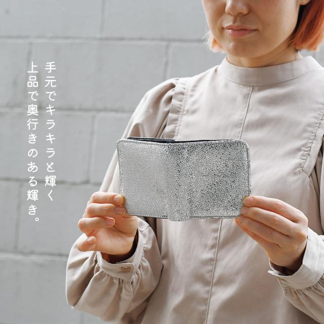 手元でキラキラと輝く上品で奥行きのある輝き。