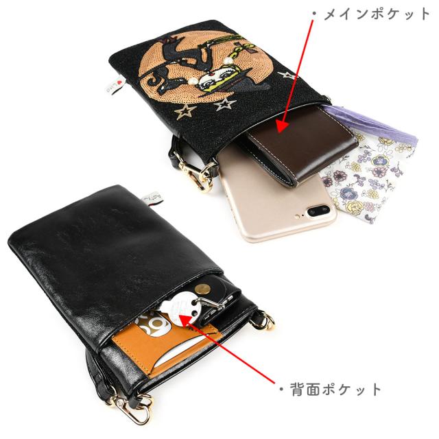 スマホが入るメインポケットと背面にもポケットがあります。