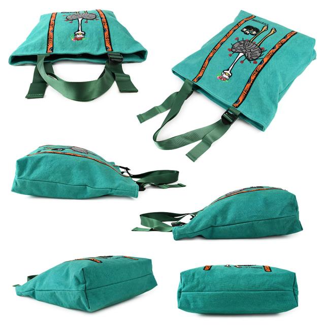 しっかりとしたマチ幅もあり、収納力があります。