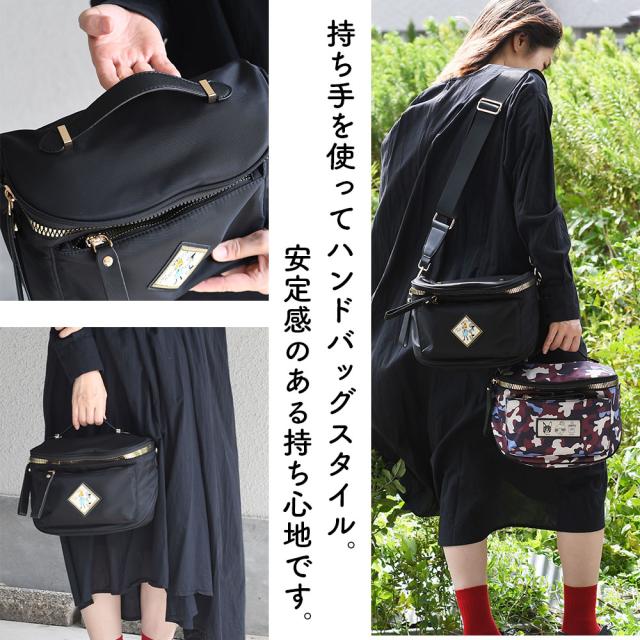 持ち手を使ってハンドバッグスタイル。安定感のある持ち心地です。