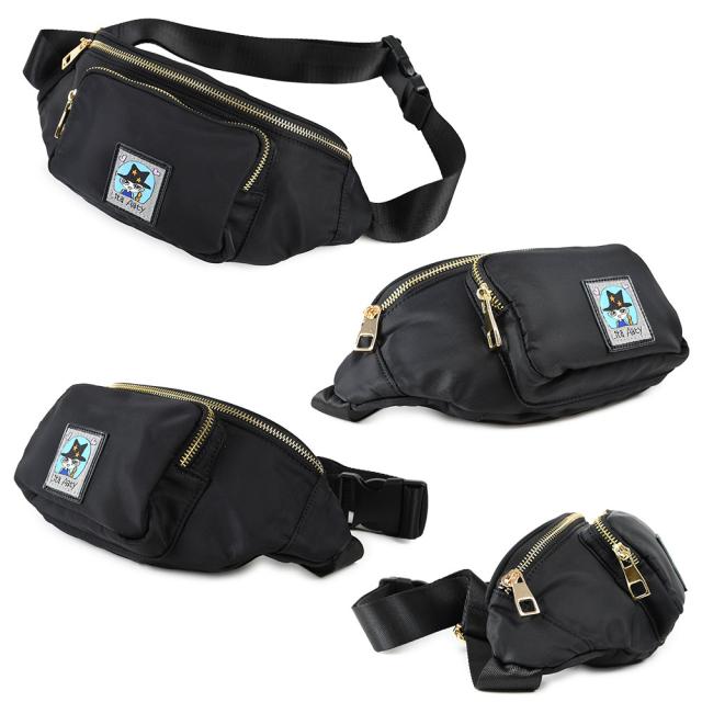 コンパクトなサイズ感のボディバッグです。