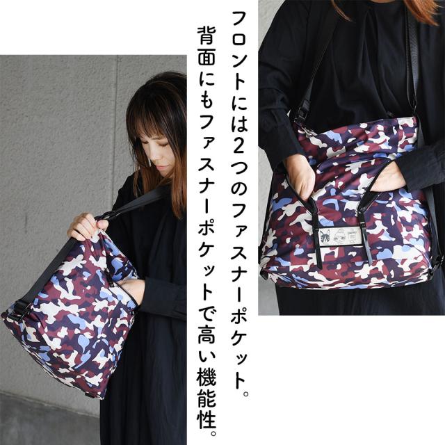 フロントには2つのファスナーポケット。背面にもファスナーポケットで高い機能性。