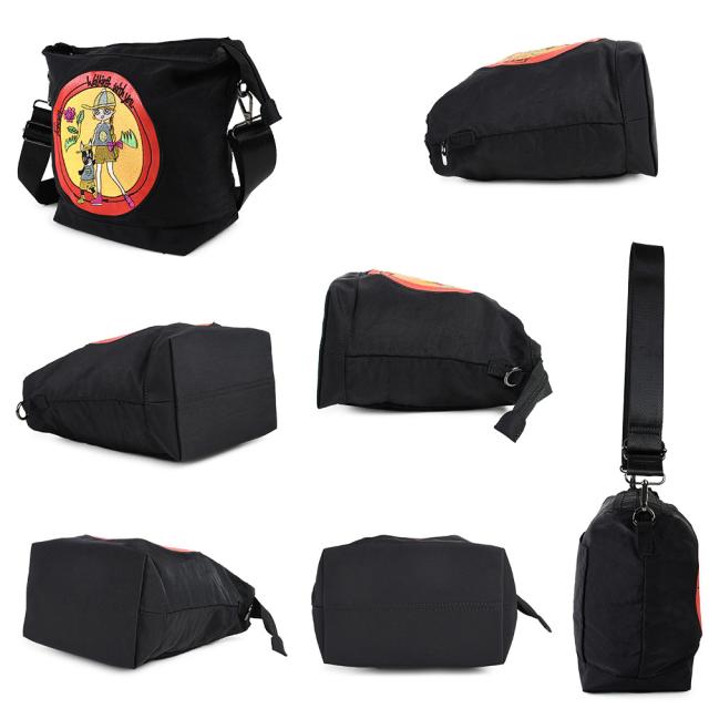 スクエア型のコンパクトなフォルムですが角底で広マチで容量があります。