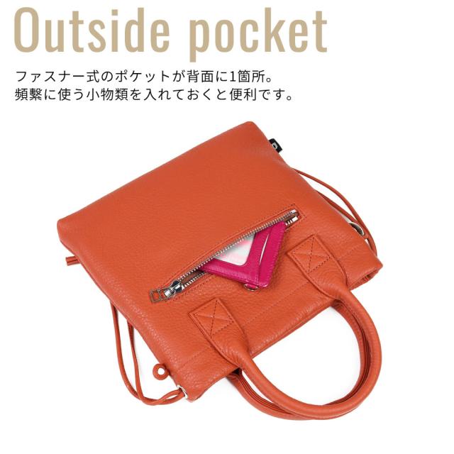 外側ポケット ファスナー式のポケットが背面に1箇所。頻に使う小物類を入れておくと便利です。