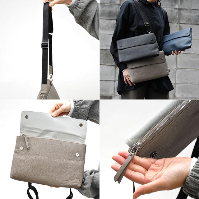 ショルダーベルトは本体のレザーと同素材になります。ショルダーベルトの長さは自由自在に調節が可能で、斜め掛けでも肩掛けでも対応可能です。