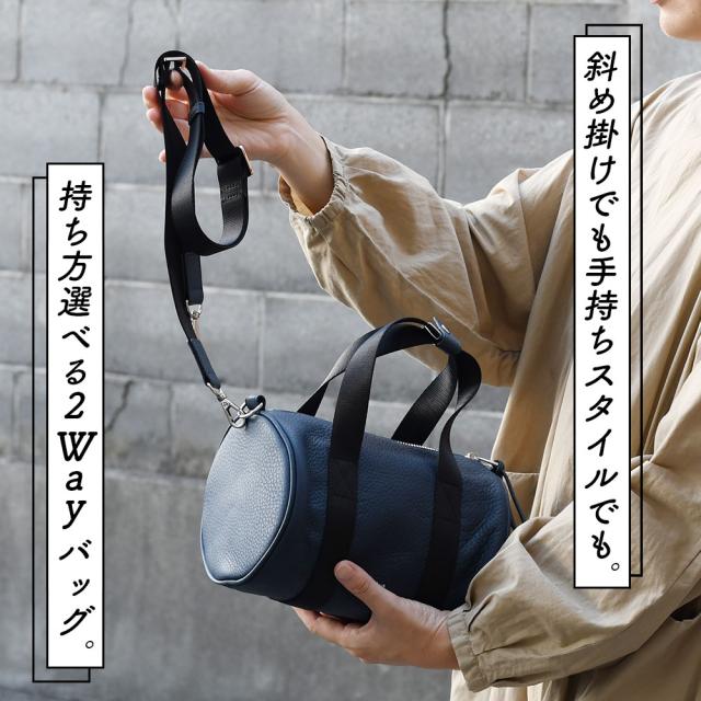 斜め掛けでも手持ちスタイルでも。持ち方選べる２Wayバッグ。