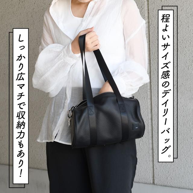 程よいサイズ感のデイリーバッグ。しっかり広マチで収納力もあり！