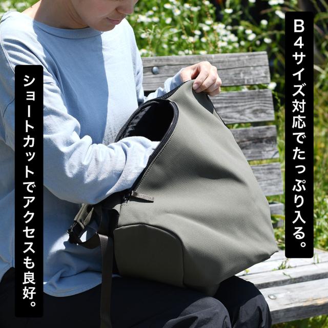 B4サイズ対応でたっぷり入る。ショートカットでアクセスも良好。